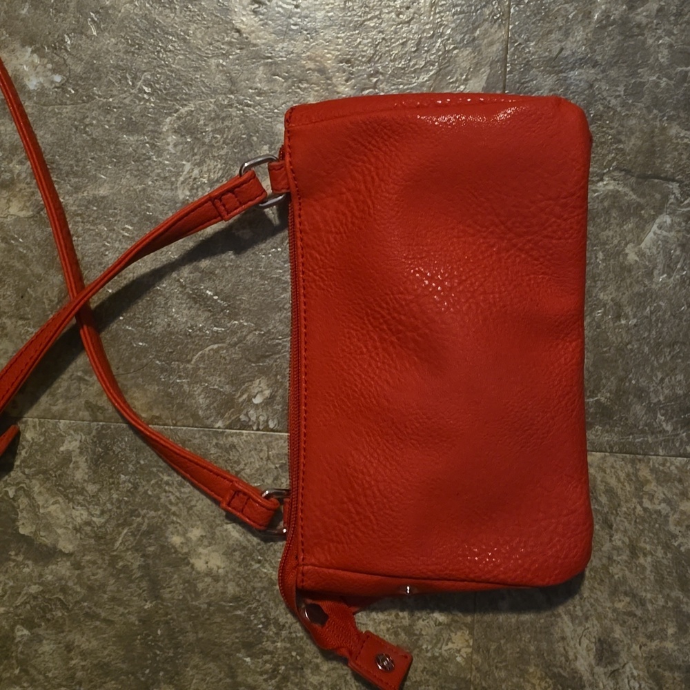 Small red kenneth cole crossbody purse - Picture 2 of 4